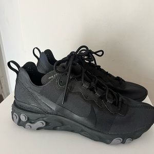 Nike Ms Carr sneakers size 9.5